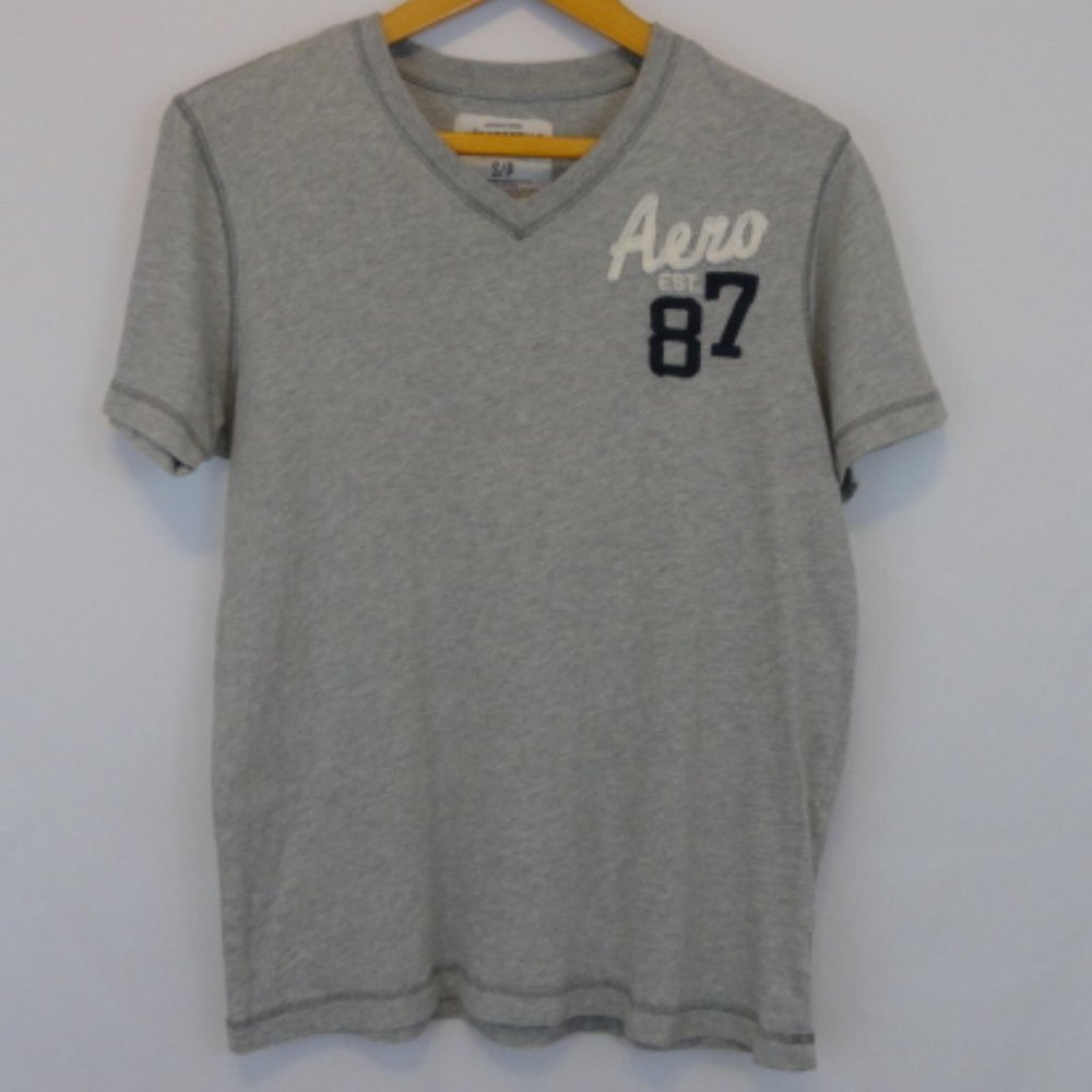 Aeropostale mens v-neck gray tee  size small